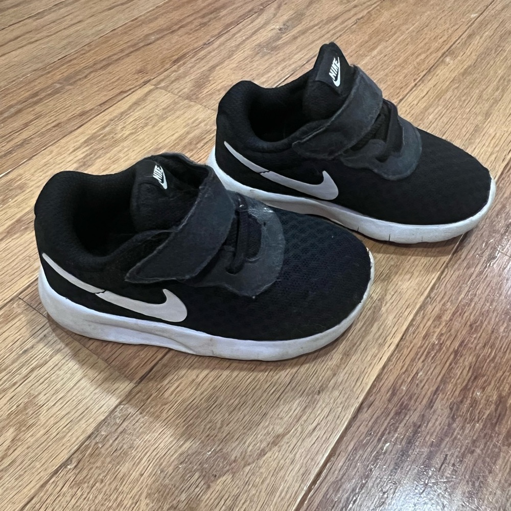 Nike Kids Black Sneakers size 5
